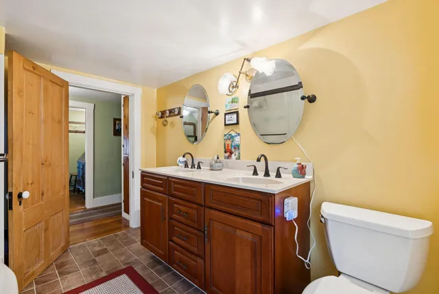 $570,000 | 12 Sea Street, Boothbay Harbor, ME 04538