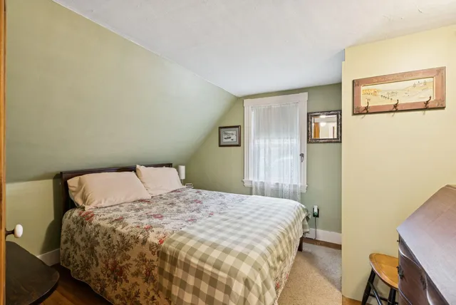 $570,000 | 12 Sea Street, Boothbay Harbor, ME 04538