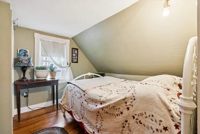 $570,000 | 12 Sea Street, Boothbay Harbor, ME 04538