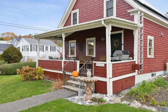 $570,000 | 12 Sea Street, Boothbay Harbor, ME 04538