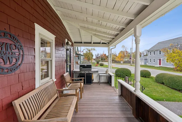 $570,000 | 12 Sea Street, Boothbay Harbor, ME 04538