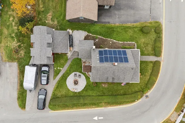 $570,000 | 12 Sea Street, Boothbay Harbor, ME 04538