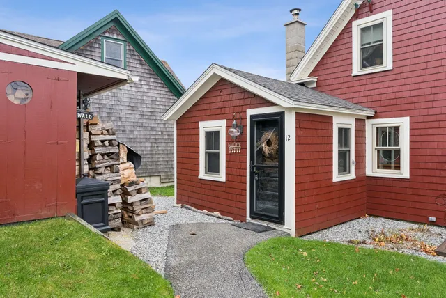 $570,000 | 12 Sea Street, Boothbay Harbor, ME 04538