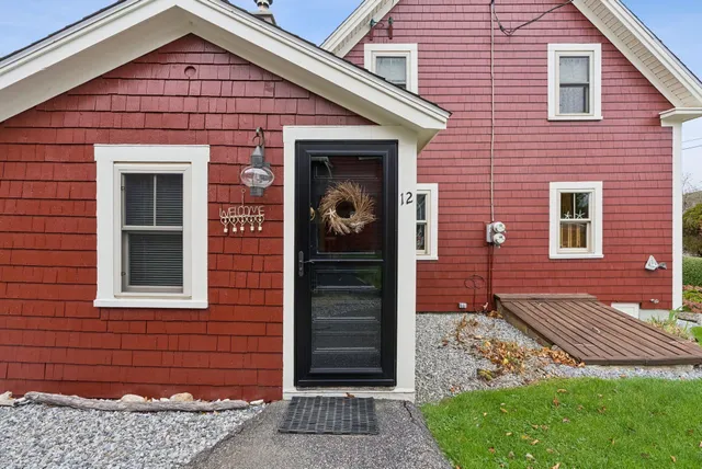 $570,000 | 12 Sea Street, Boothbay Harbor, ME 04538