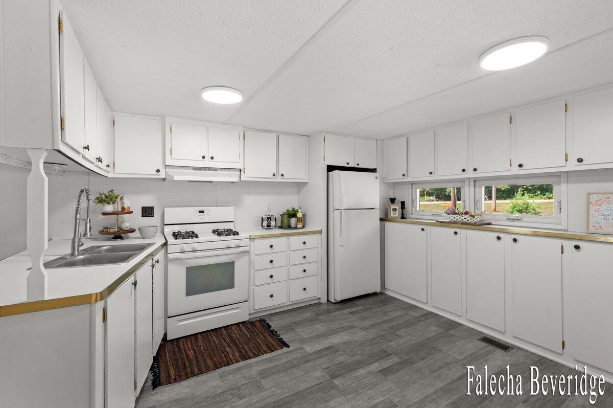 1202 Lincoln Road Allegan, MI 49010 - Photo 9 of 20 Kitchen