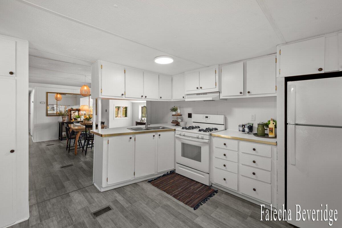 1202 Lincoln Road Allegan, MI 49010 - Photo 10 of 20 Kitchen to Dining