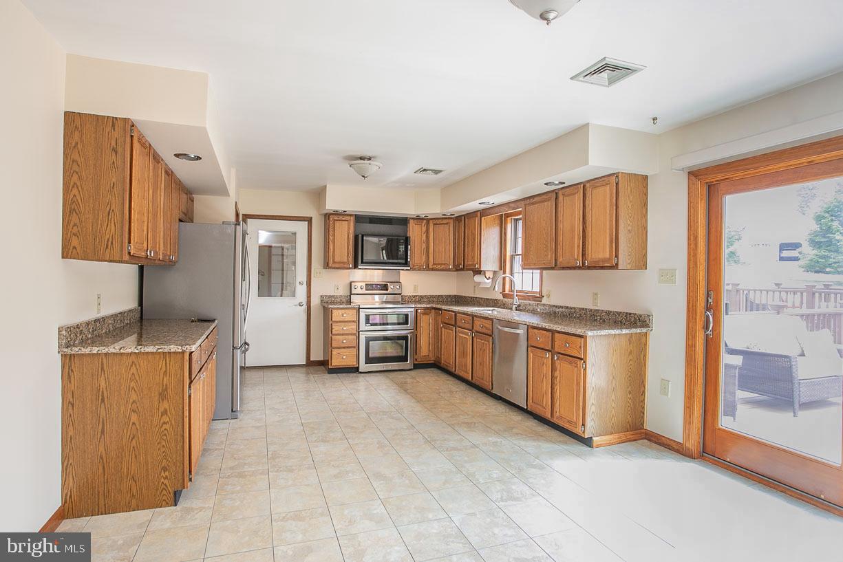 2525 Sumneytown Road Harleysville, PA 19438 - Photo 13 of 27 Kitchen