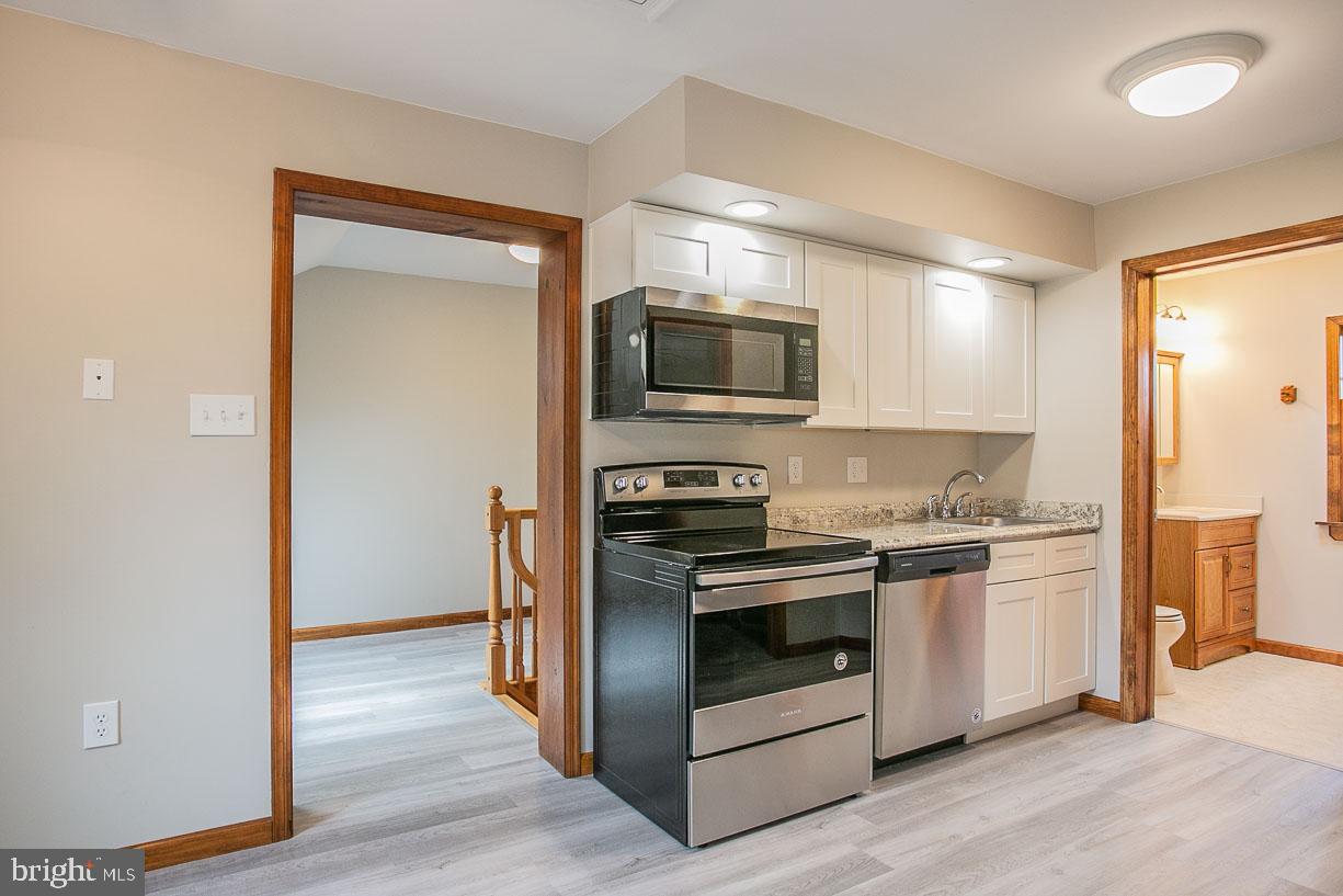 2525 Sumneytown Road Harleysville, PA 19438 - Photo 24 of 27 Apartment Kitchen with SS appliances