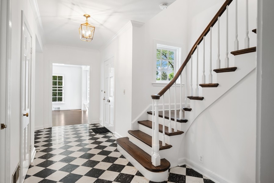 1042 Pawnee Road Wilmette, IL 60091 - Photo 3 of 24 Gallery Image 3