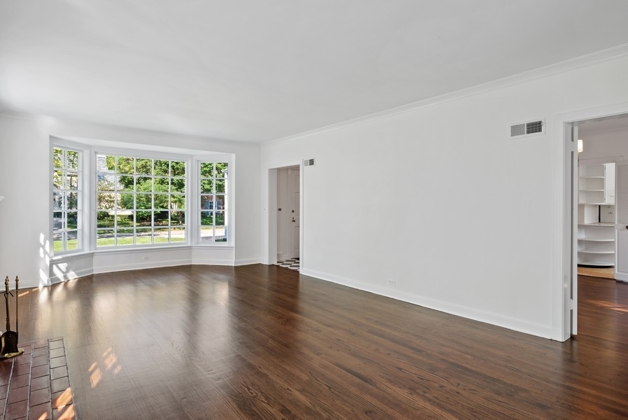 1042 Pawnee Road Wilmette, IL 60091 - Photo 5 of 24 Gallery Image 5