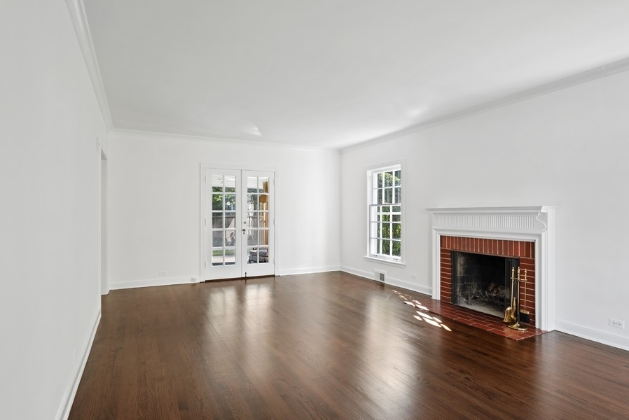 1042 Pawnee Road Wilmette, IL 60091 - Photo 6 of 24 Gallery Image 6