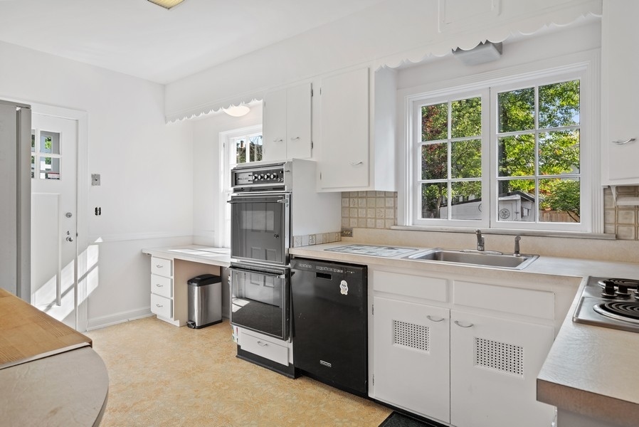 1042 Pawnee Road Wilmette, IL 60091 - Photo 8 of 24 Gallery Image 8