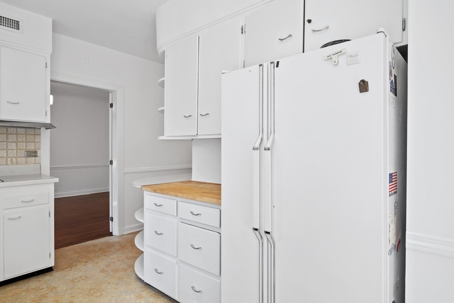 1042 Pawnee Road Wilmette, IL 60091 - Photo 9 of 24 Gallery Image 9