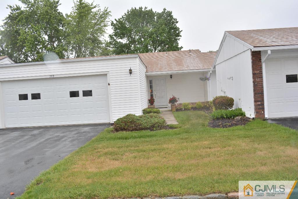 39 B Haddon Road Monroe Township, NJ 08831 - Photo 21 of 22 a backyard of a house