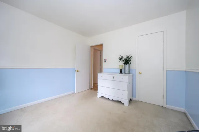 a room with a dresser