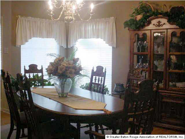 4053 Meadow Ridge Drive Baton Rouge, LA 70817 - Photo 4 of 10 Gallery Image 4