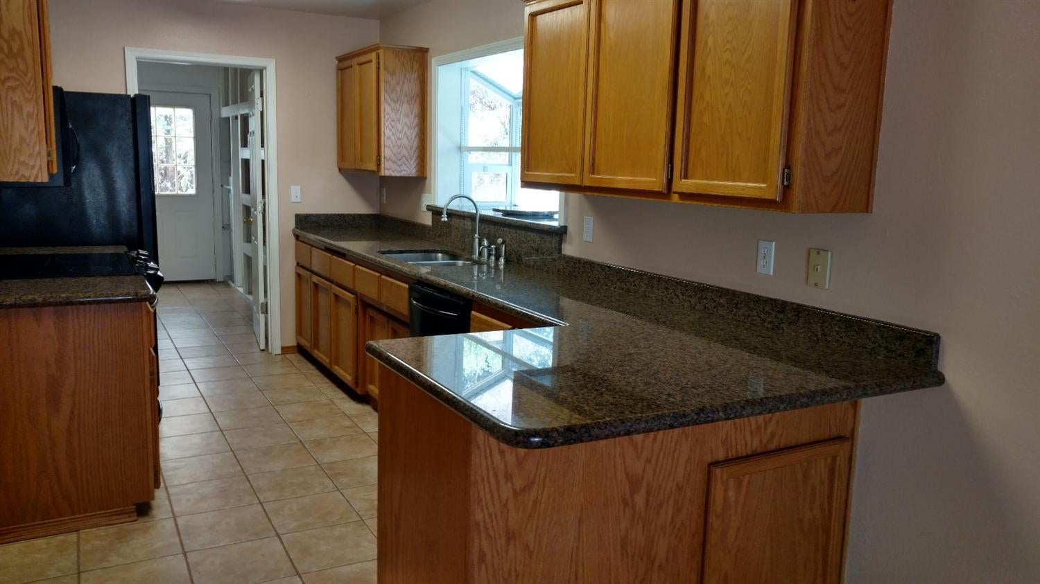 4800 Andrews Road Medford, OR 97501 - Photo 3 of 19 Gallery Image 3