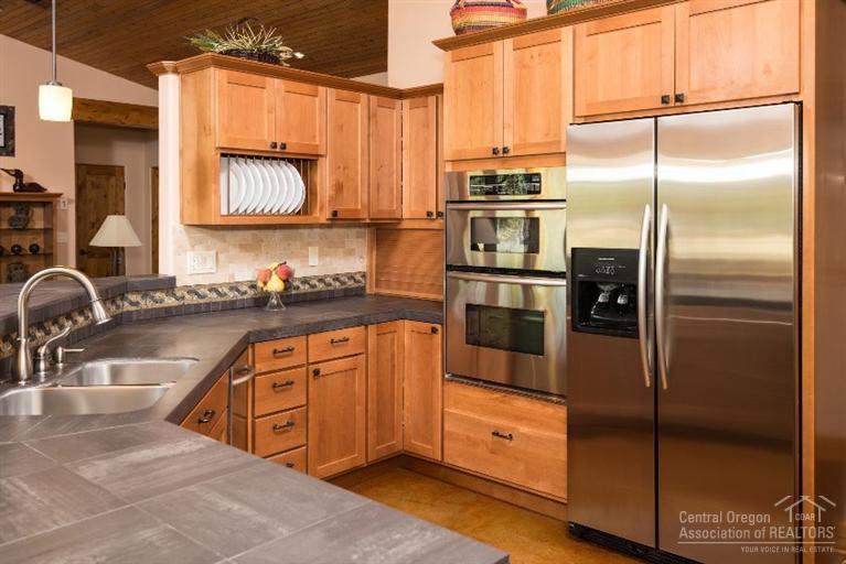 17560 Mountain View Road Sisters, OR 97759 - Photo 5 of 23 Additional Photo