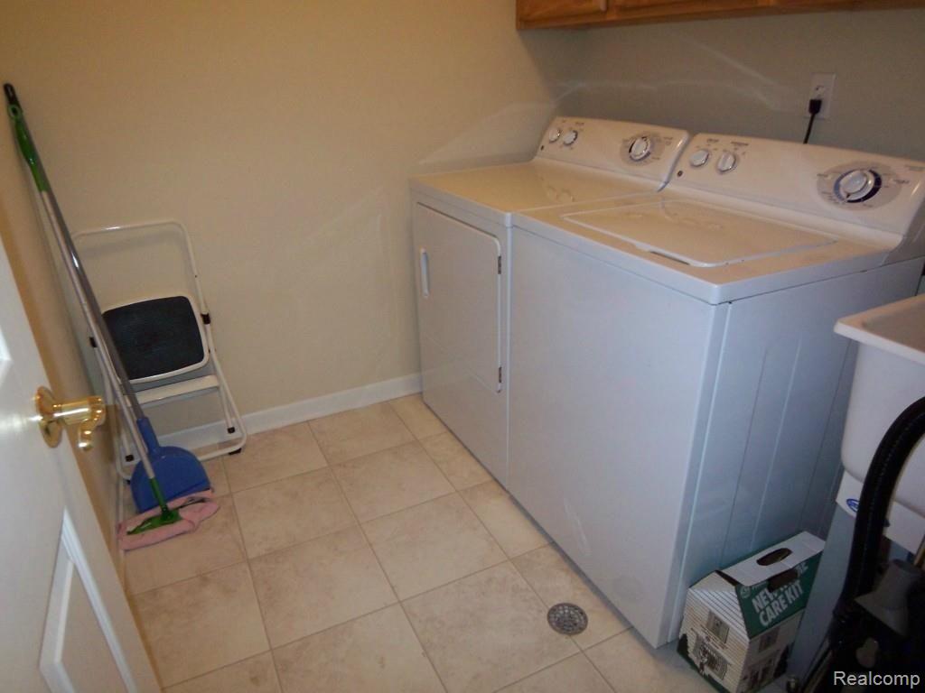 33580 Utica Road Fraser, MI 48026 - Photo 28 of 44 100_7483.jpg
