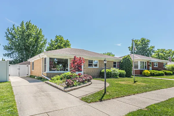$480,000 | 145 Princeton Street, Des Plaines, IL 60016