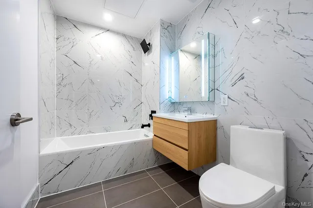 $786,300 | 150-02 Northern Boulevard, Unit 4K | Murray Hill - Flushing