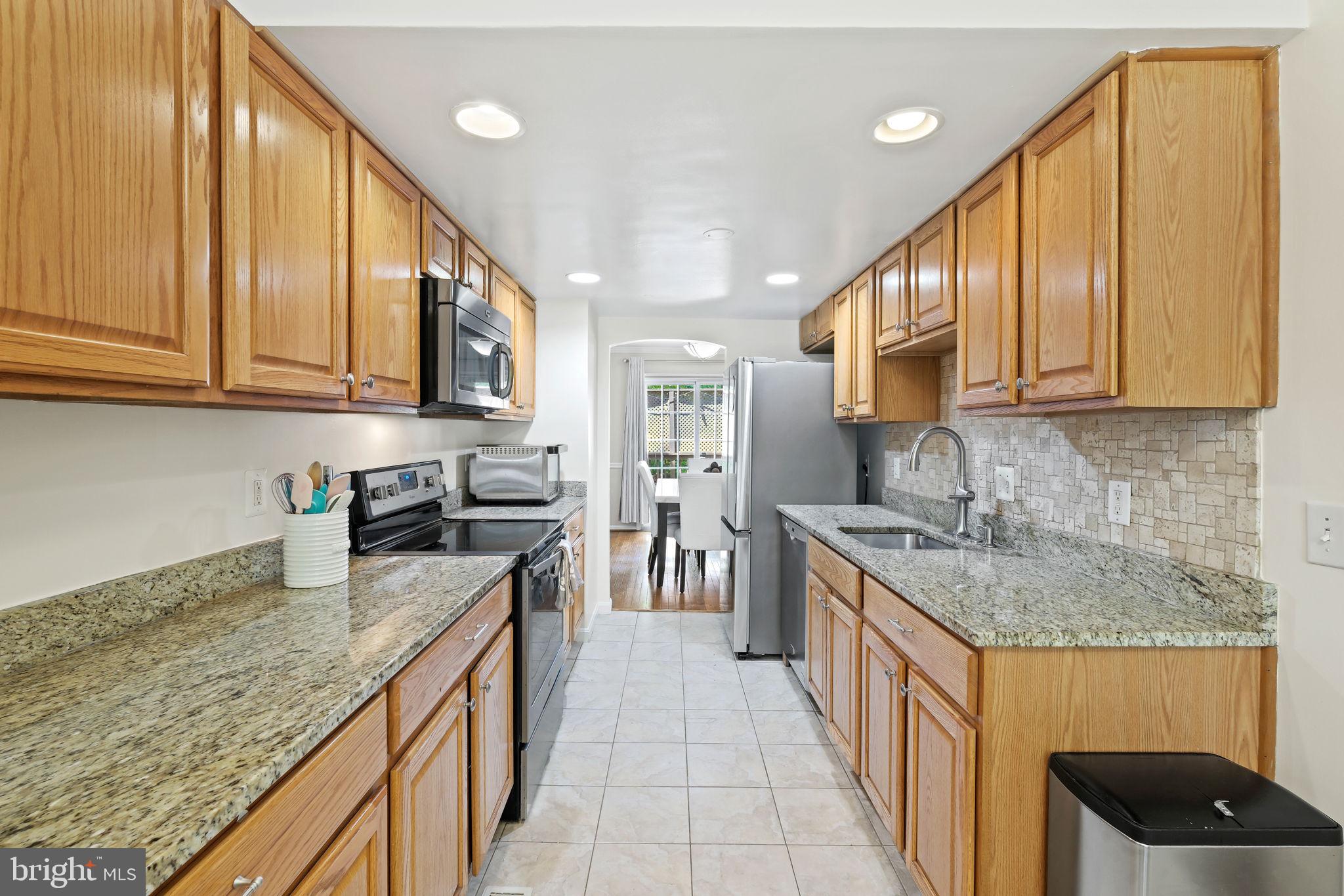 7344 Greentree Road Bethesda, MD 20817 - Photo 11 of 33