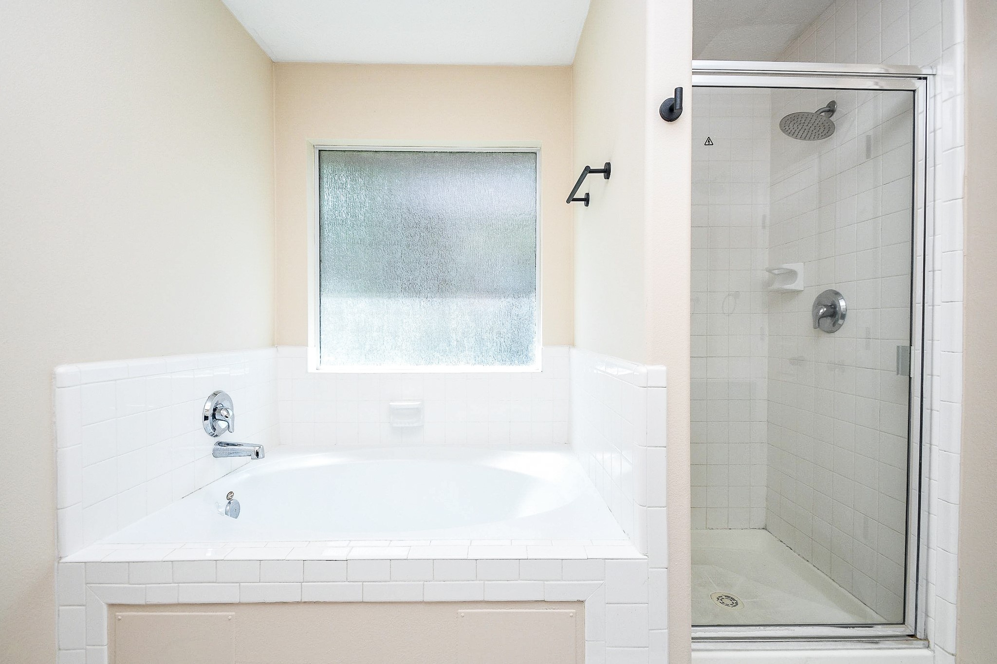 19207 Relay Road Humble, TX 77346 - Photo 17 of 34 relaxing tub and glass door shower