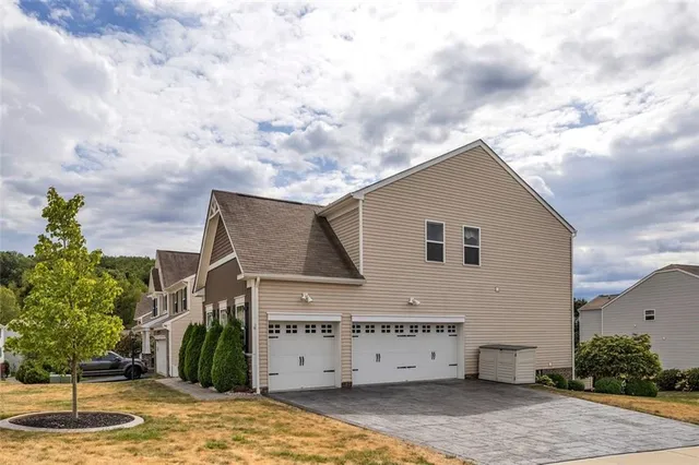 a view of a house with backyard