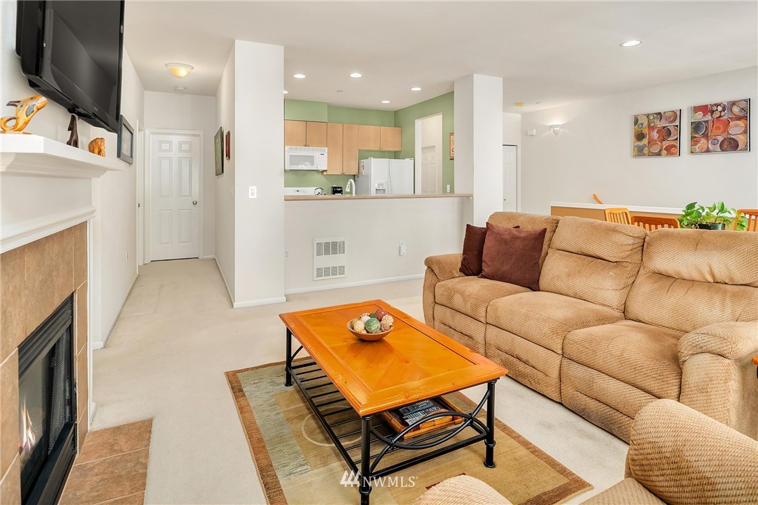 4818 Davis Place South, Unit A Renton, WA 98055 - Photo 4 of 16 Gallery Image 4