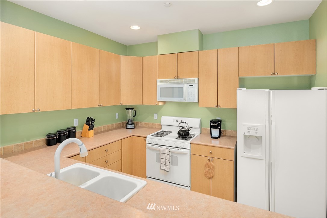 4818 Davis Place South, Unit A Renton, WA 98055 - Photo 6 of 16 Gallery Image 6