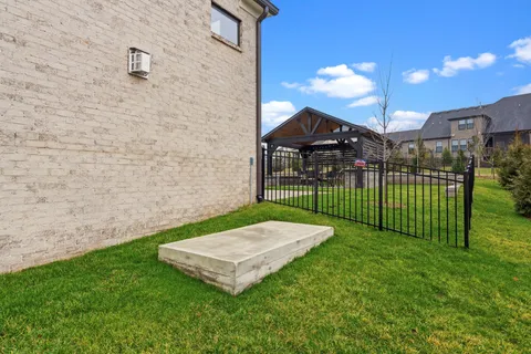 a black and white photo of a picture