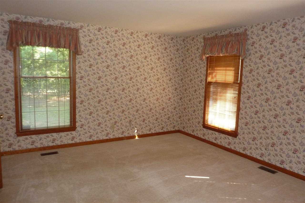 7512 Newburgh Road Evansville, IN 47715 - Photo 16 of 30 Gallery Image 16