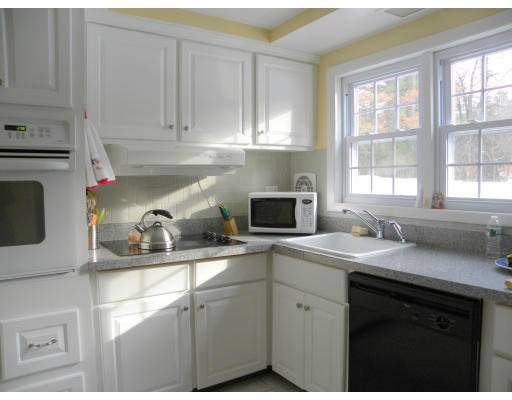 14 Gary Road Chelmsford, MA 01824 - Photo 3 of 25 Gallery Image 3