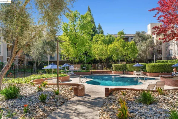 $2,750 | 470 North Civic Drive, Unit 105, Walnut Creek, CA 94596