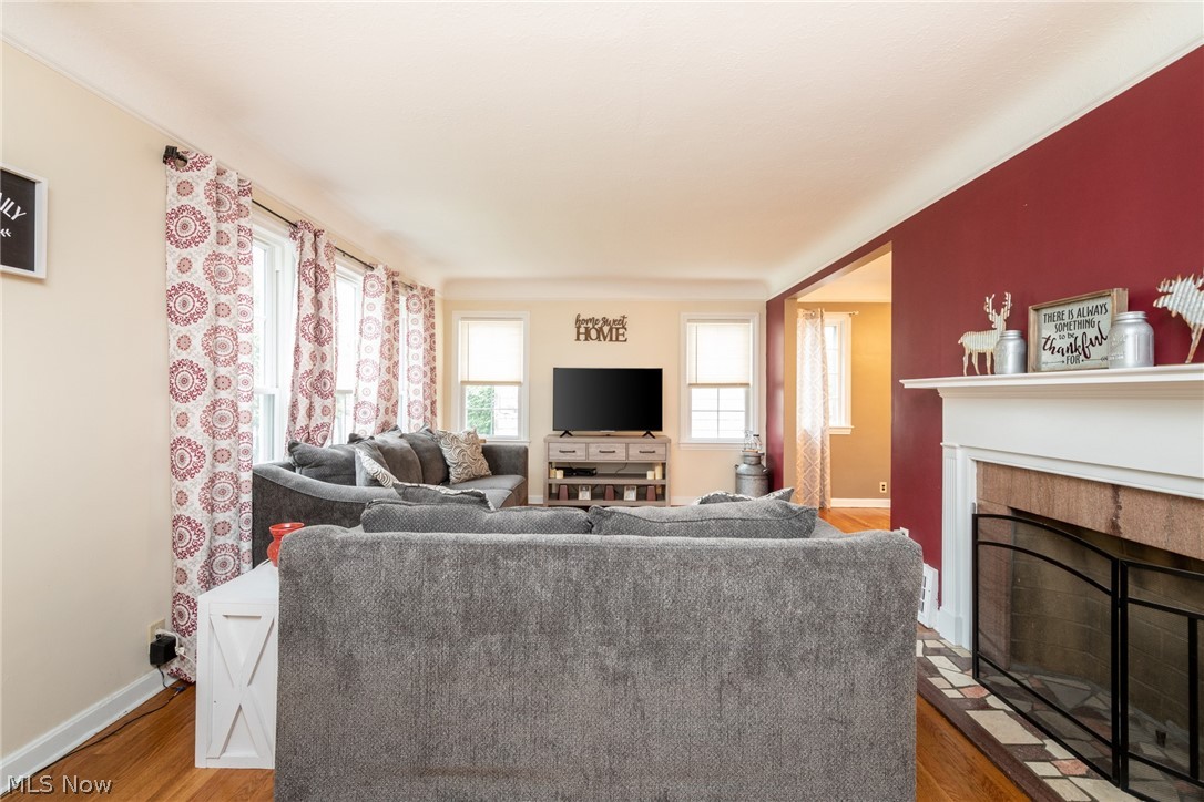 5272 Spencer Road Cleveland, OH 44124 - Photo 3 of 30