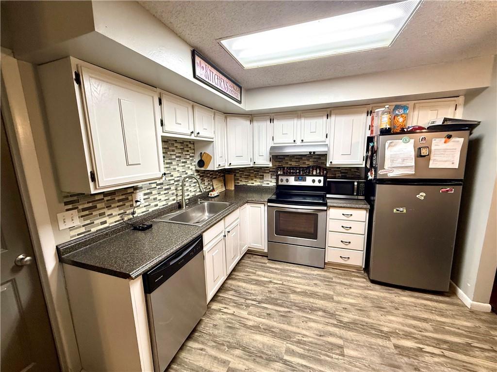 3127 Gene Field Road St. Joseph, MO 64506 - Photo 4 of 25