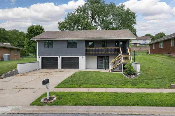 $319,900 | 1905 Rosewood Terrace, St. Joseph, MO 64503