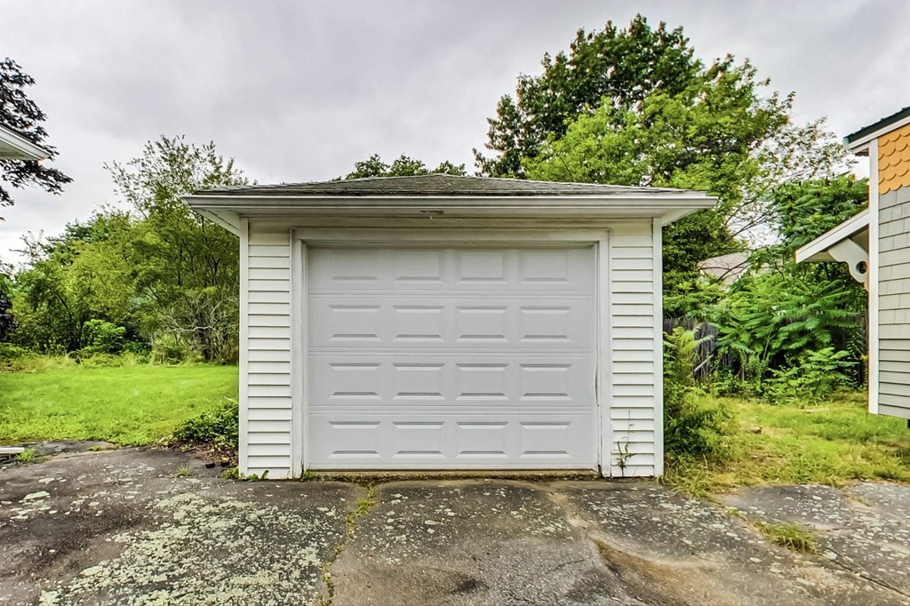 22 Ferry Road Salisbury, MA 01952 - Photo 32 of 34 a front view of a house