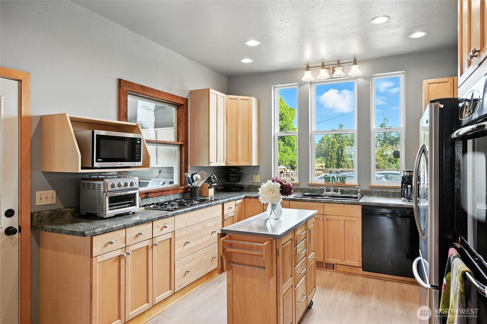 5149 Elder Road Ferndale, WA 98248 - Photo 4 of 40 a kitchen with stainless steel appliances granite countertop a sink stove and refrigerator