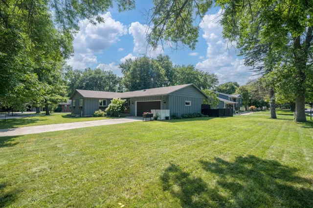 $345,500 | 301 Nottingham Court, North Mankato, MN 56003
