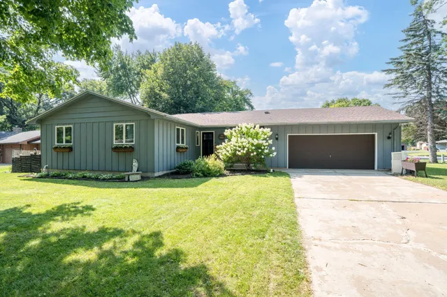 $345,500 | 301 Nottingham Court, North Mankato, MN 56003