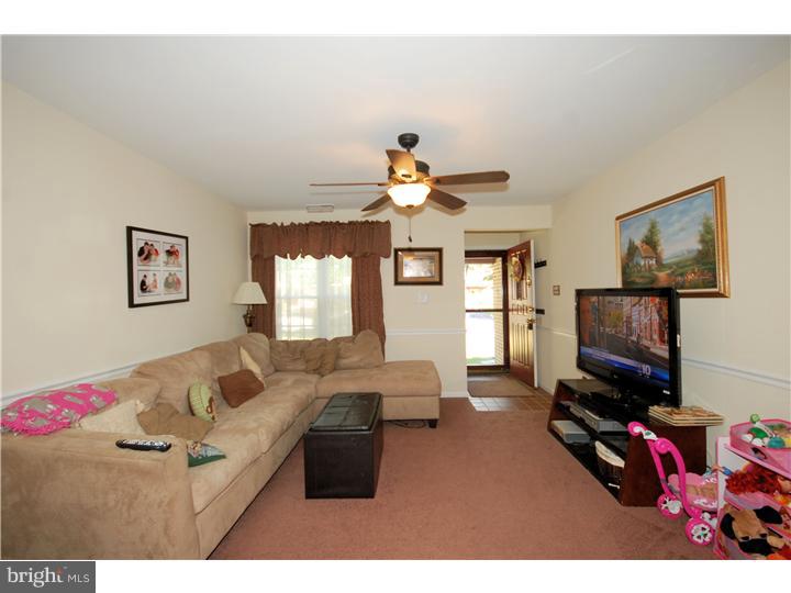 73 Loggers Mill Road Horsham, PA 19044 - Photo 3 of 18 Living Room