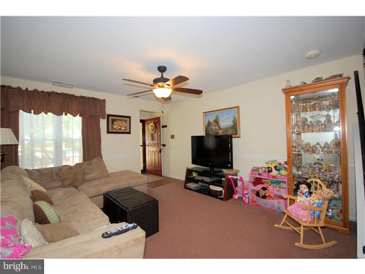 73 Loggers Mill Road Horsham, PA 19044 - Photo 6 of 18 Living Room