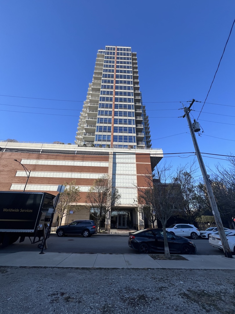 1600 South Prairie Avenue, Unit 1607 Chicago, IL 60616 - Photo 1 of 11 a front view of a house