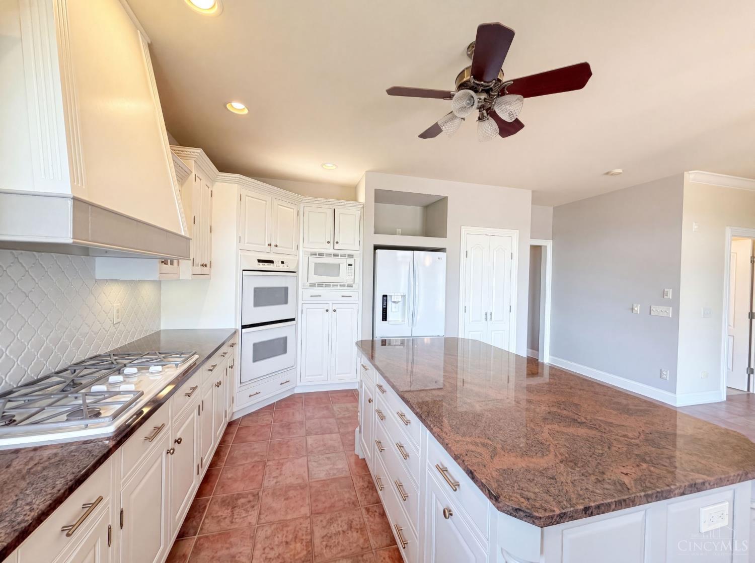 7087 Bridgetown Road Cincinnati, OH 45248 - Photo 8 of 35