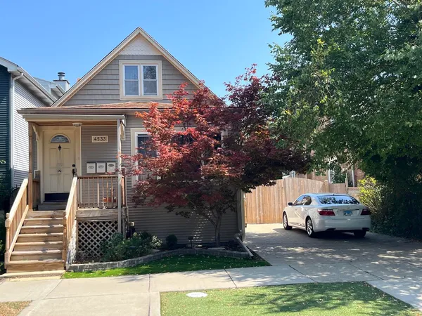 $1,695 | 4533 North Kedvale Avenue, Unit 1R, Chicago, IL 60630