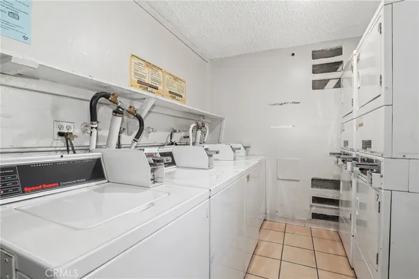 a en suite bathroom with a sink and a mirror