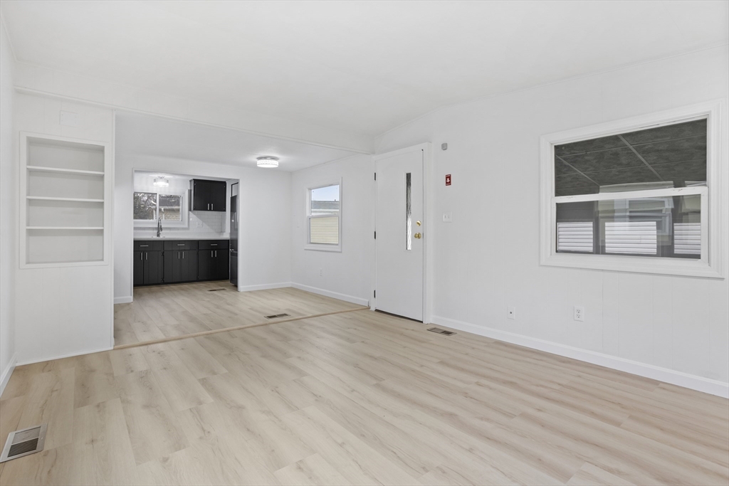 557 Southwest Cutoff, Unit 35 Worcester, MA 01607 - Photo 14 of 32