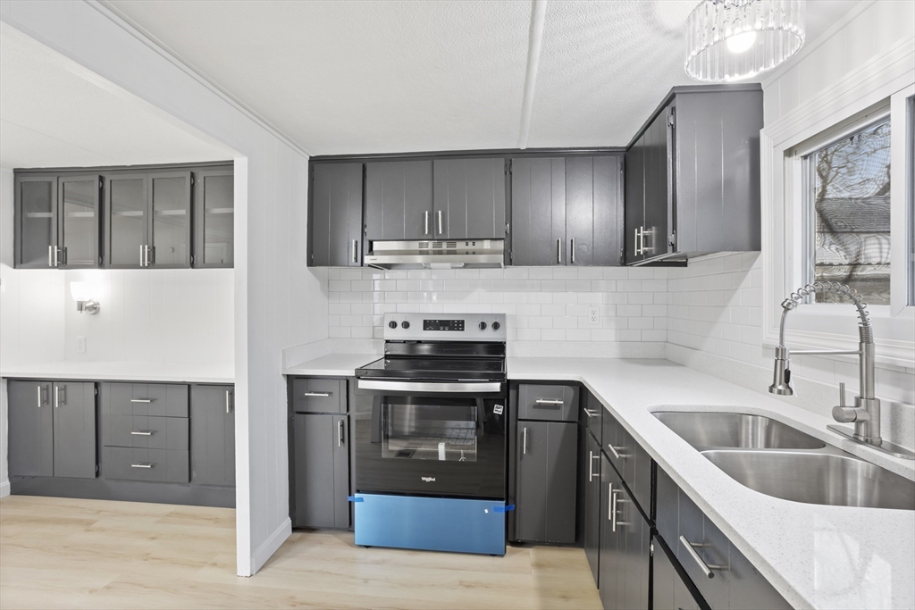 557 Southwest Cutoff, Unit 35 Worcester, MA 01607 - Photo 2 of 32