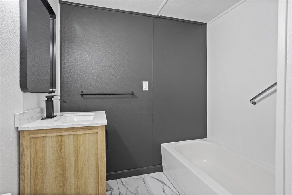 557 Southwest Cutoff, Unit 35 Worcester, MA 01607 - Photo 23 of 32